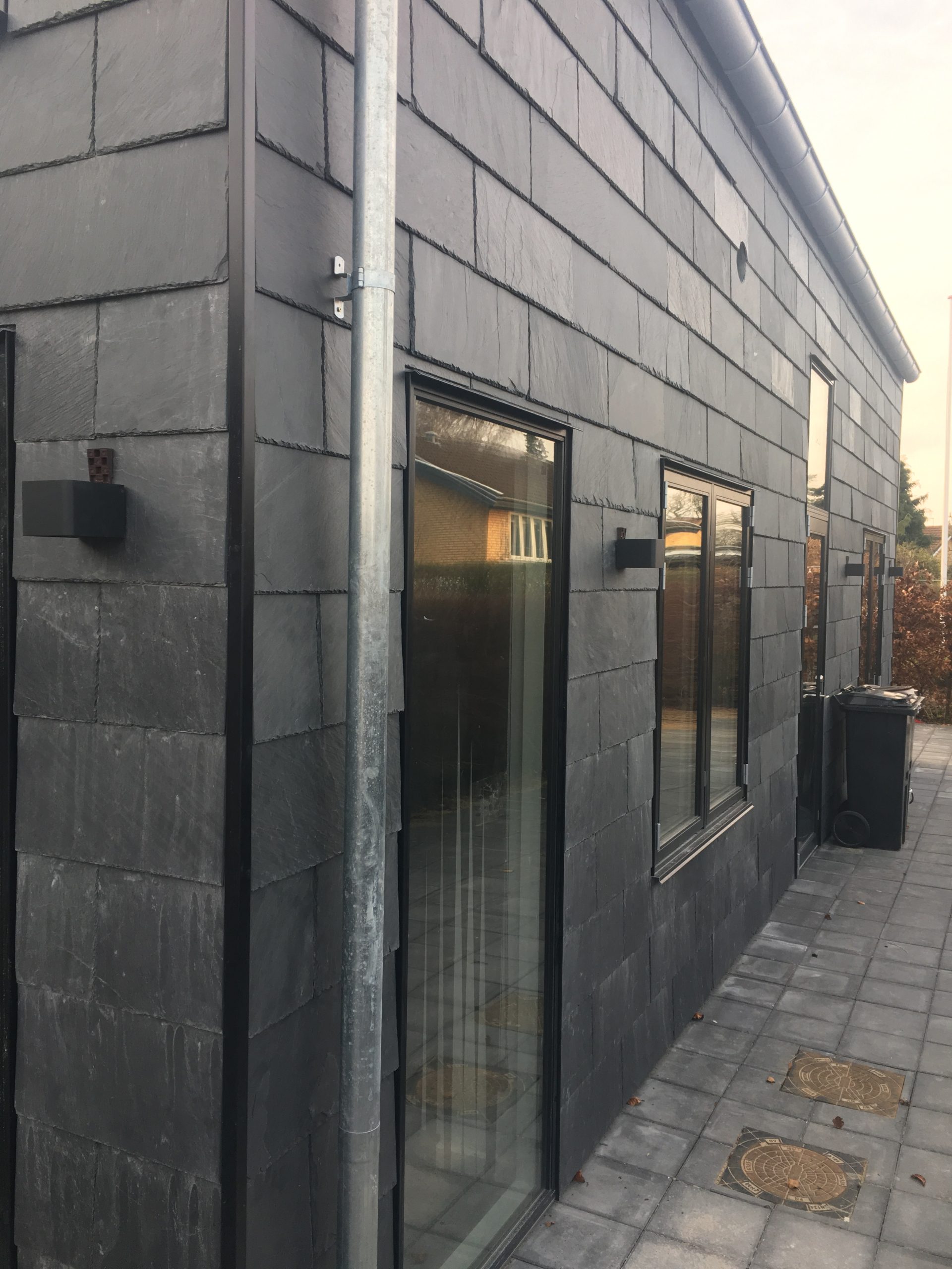 Shanghai black facade skifer