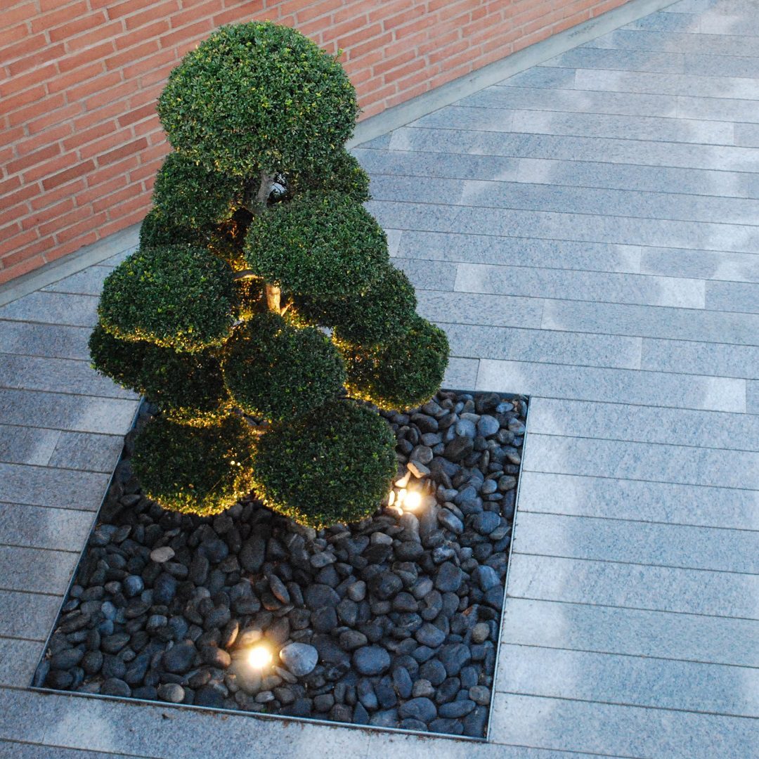 Moesgaard granit belægning med sorte søsten