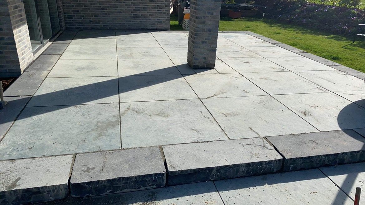 Nordlys limestone belægning med midnat kalksten trin