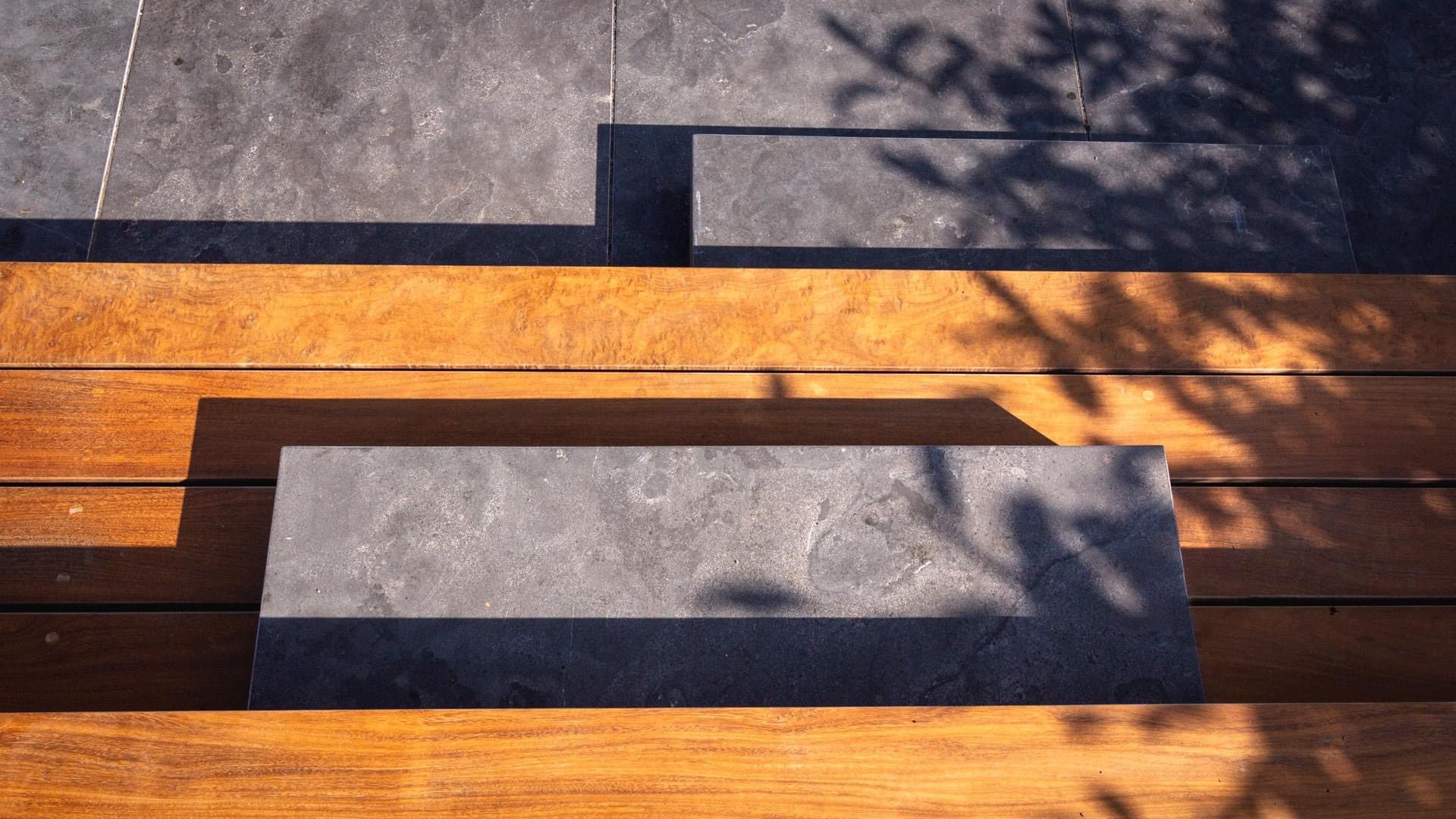 Bangkirai hårdtræ og kongsberg limestone trin