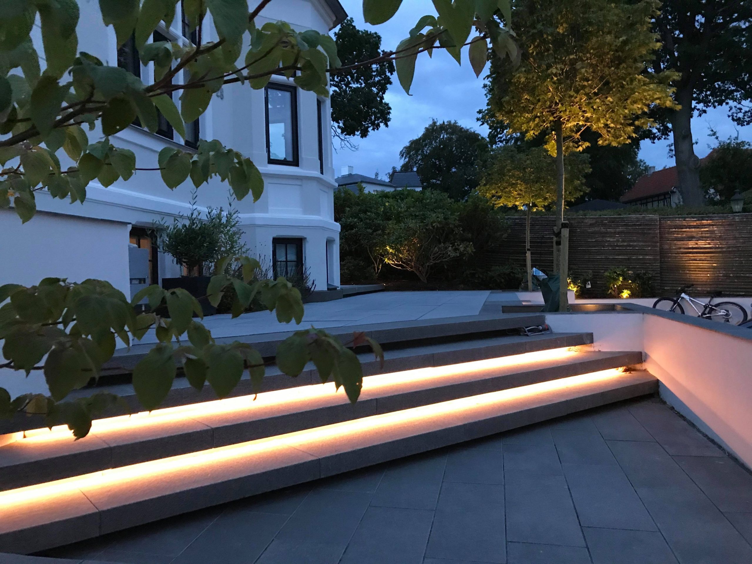 Basalt granit lumen lys trin og grey belægning