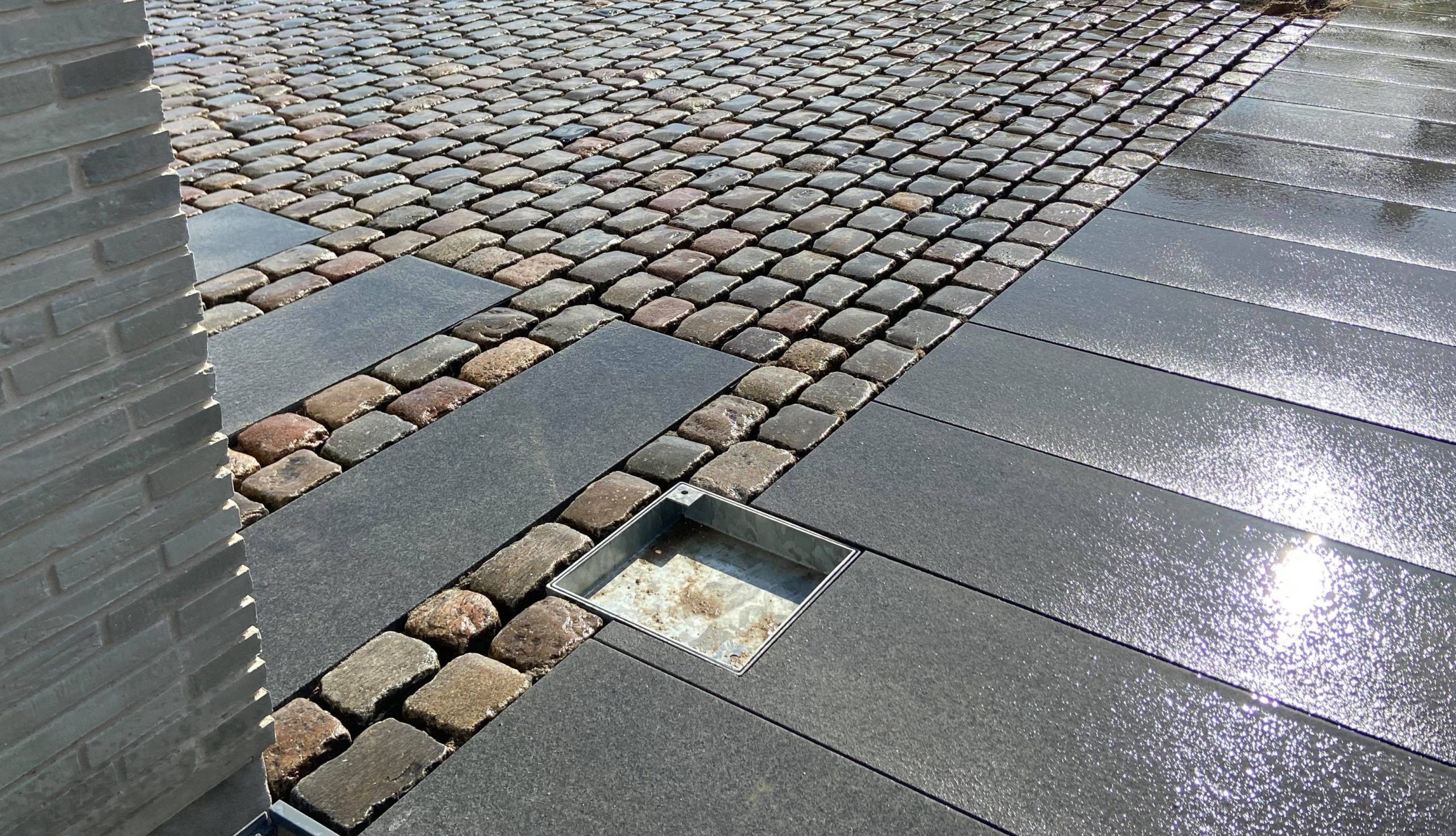 Basalt og ny nordisk granit belægning og slidt chaussesten