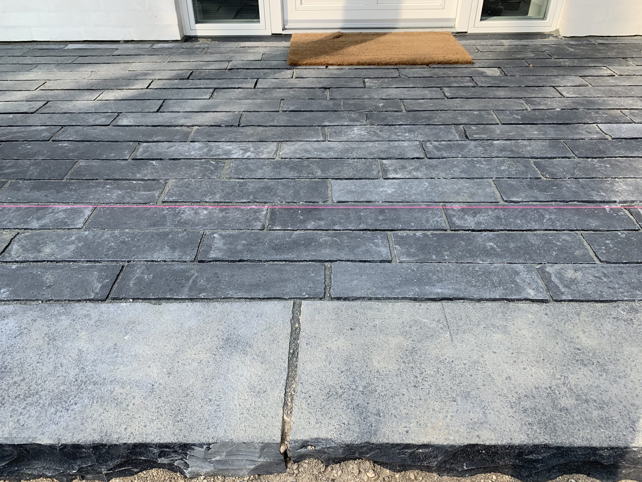 Midnat limestone i klinke format og trin