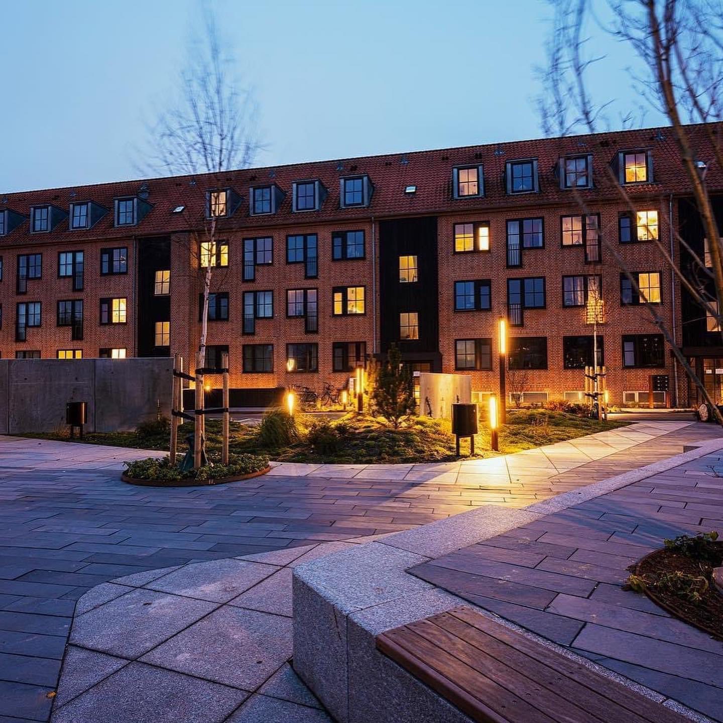 Panumsvej med moesgaard bænk og midnat kalksten limestone fliser