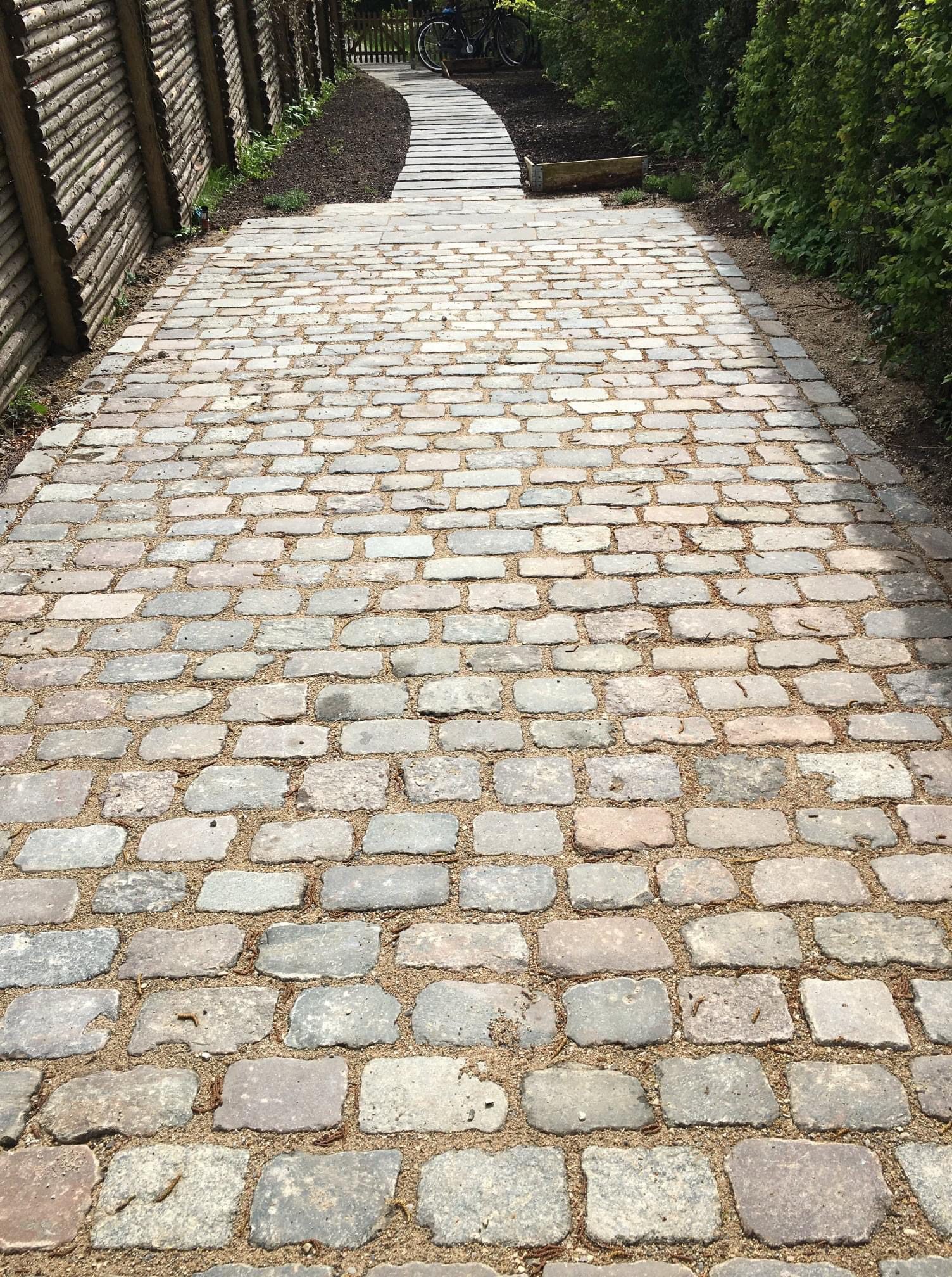 Slidt nordisk brostens belægning