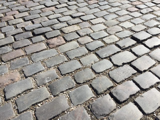 Slidt nordisk brostens belægning