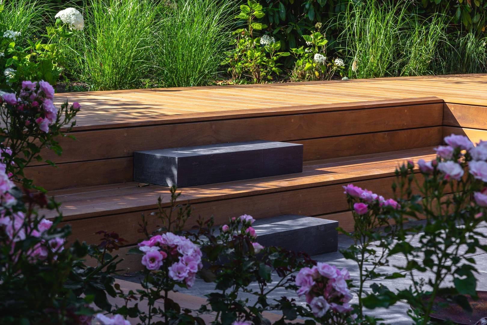 Kongsberg trappe trin med bangkirai hårdtræ terrasse