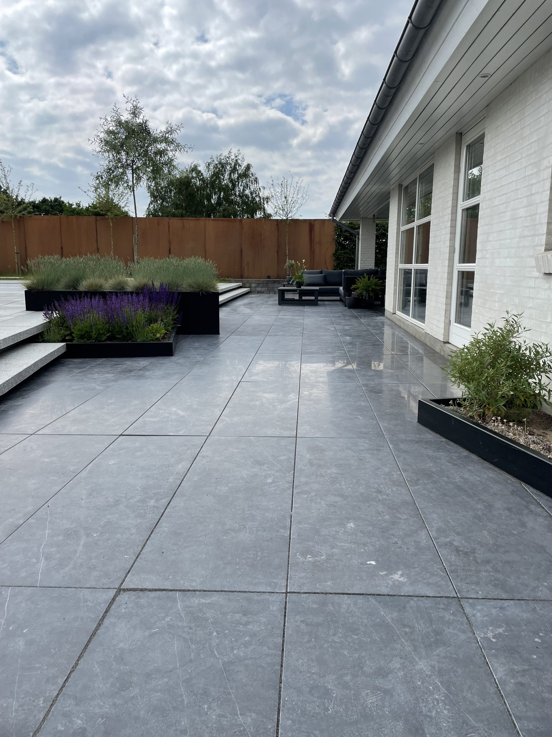 Kongsberg limestone terrasse belægning i plank format
