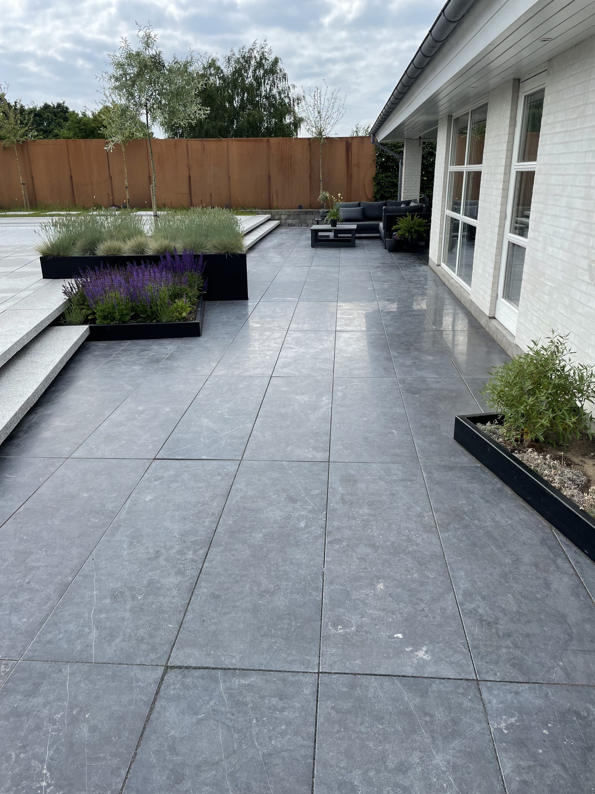 Kongsberg limestone terrasse belægning i plank format