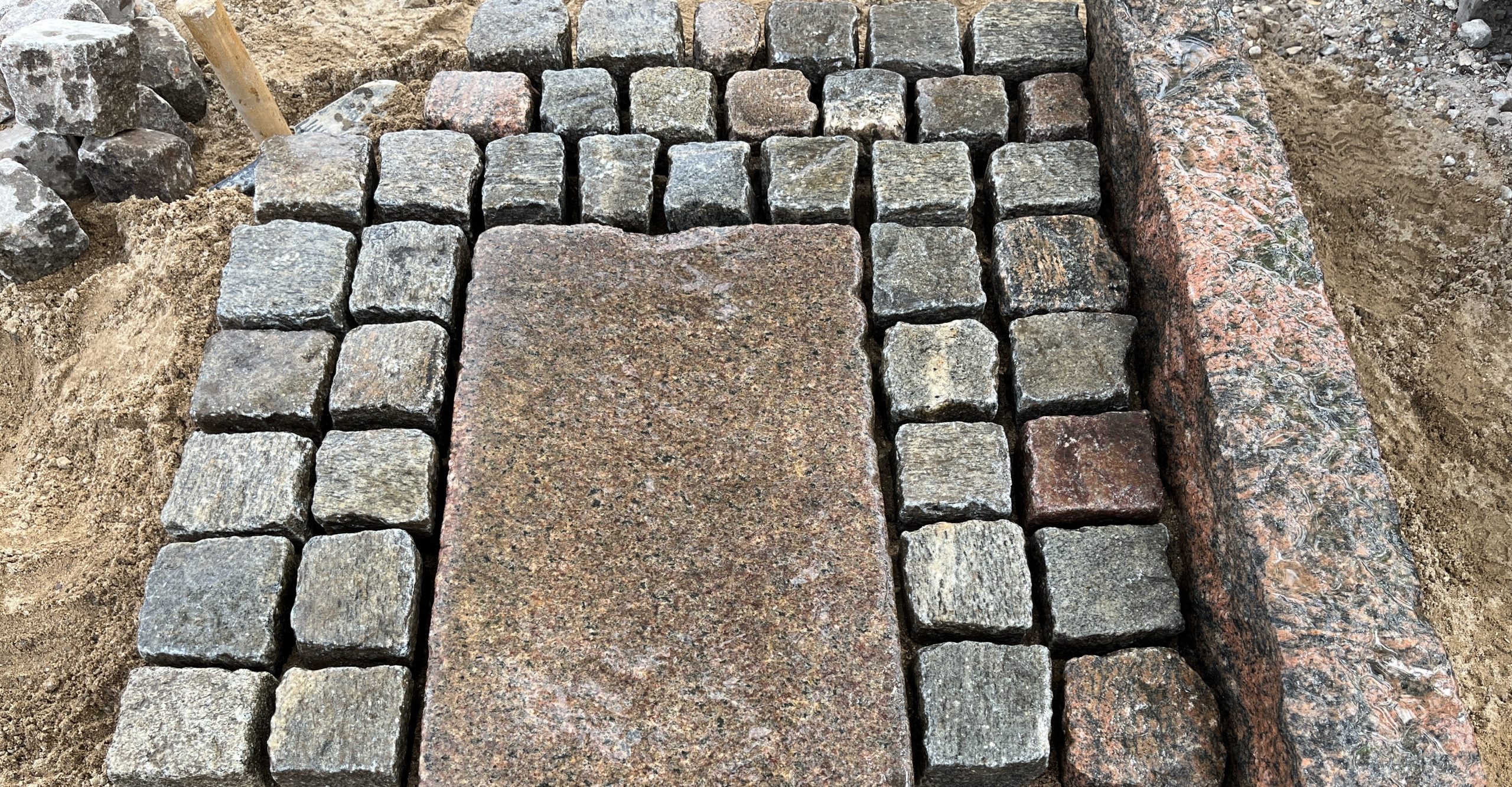 Slidt Nordisk granit bordursten chaussesten og kantsten - Genanvendelse af slidt granit